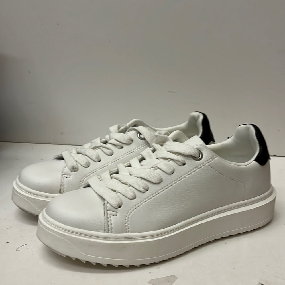 Steve Madden Charlie White Women Size 9.5